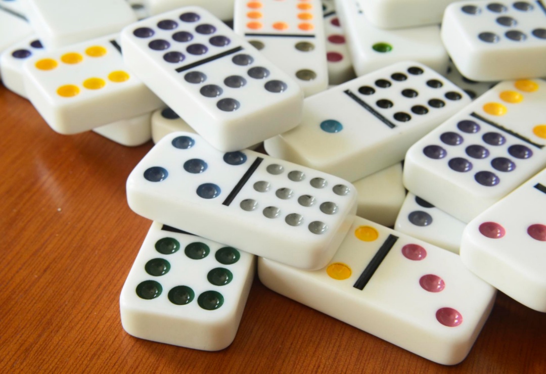 how to play mexican train dominoes
